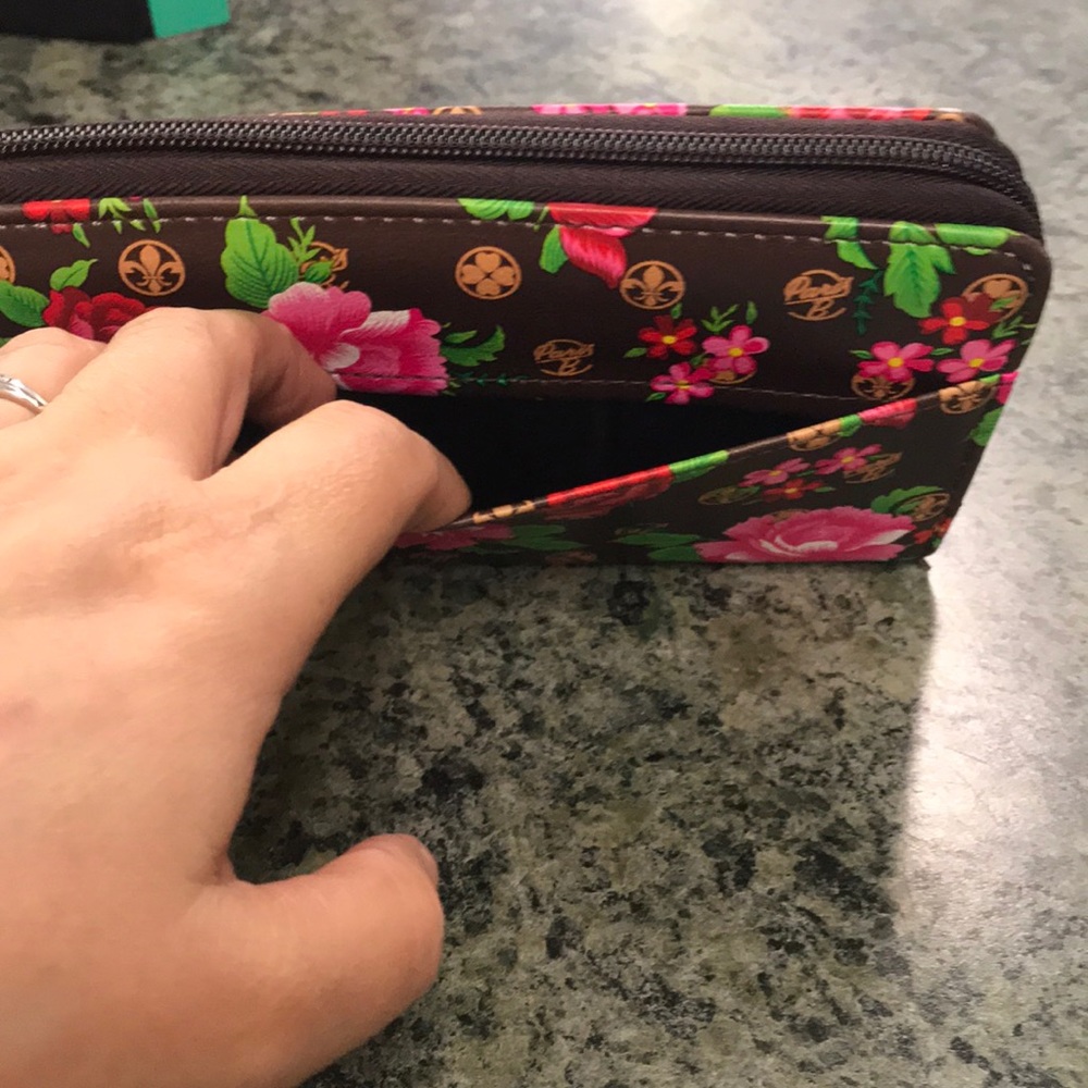 Wallets - Picture 7 of 9